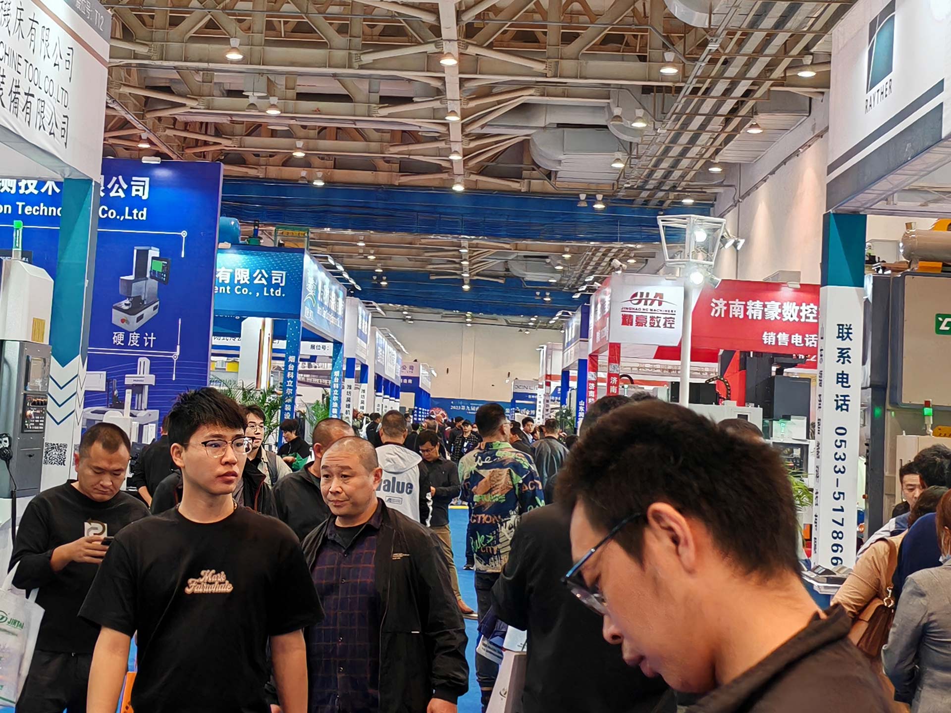 2019第六届山东（潍坊）装备制造业博览会现场拍摄场面